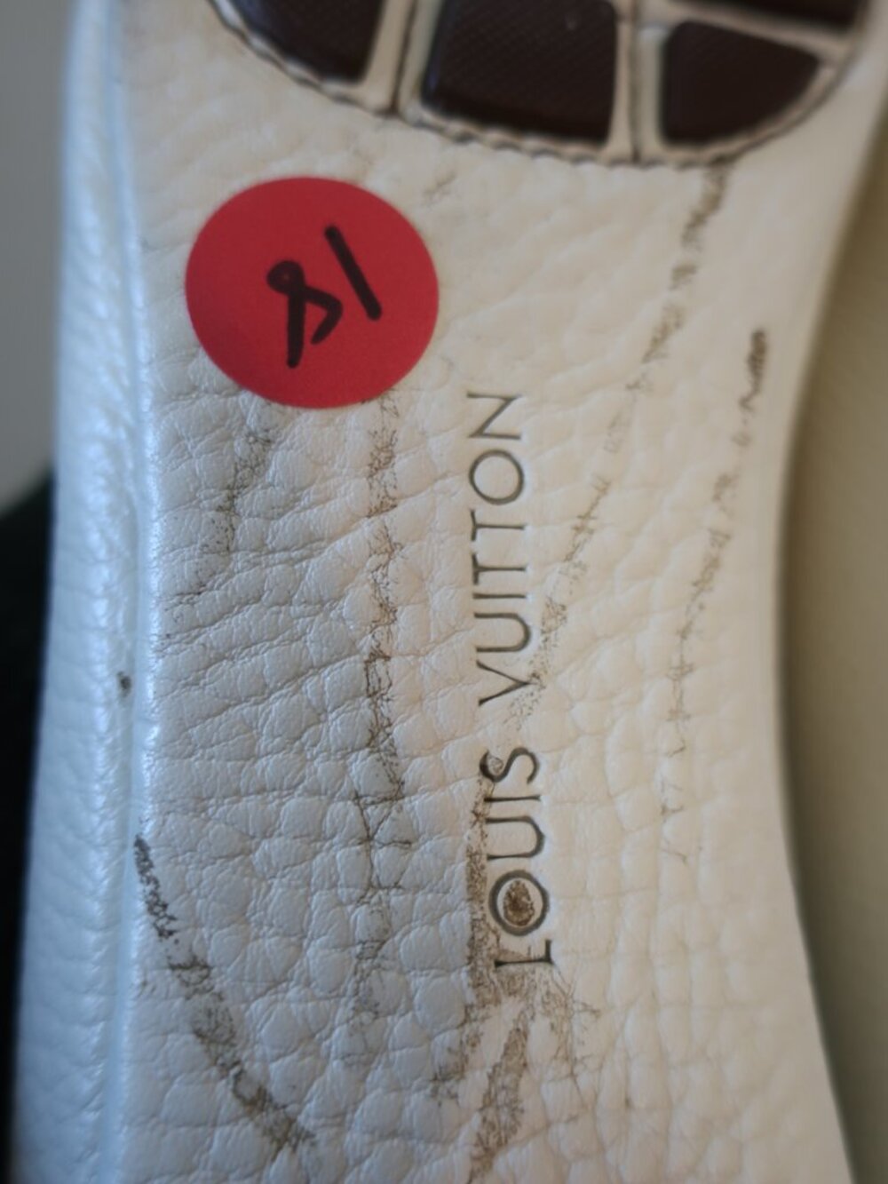 Women Louis Vuitton Ivory Pebbled Leather Flats W/Metal LV Logo 38 EUR/US 8 - Picture 9 of 10